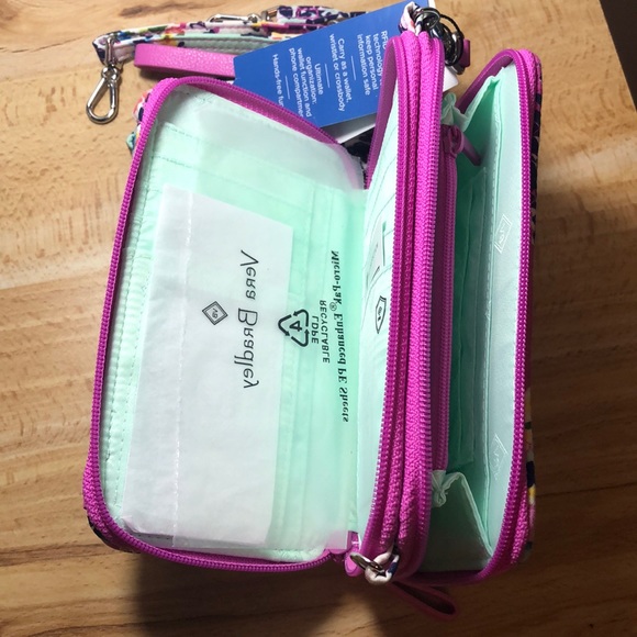 Vera Bradley RFID All In One Crossbody - Picture 6 of 6